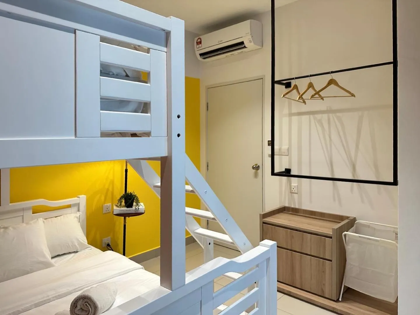 Twin Galaxy City View Homestay Near Ciq Johor Bahru
